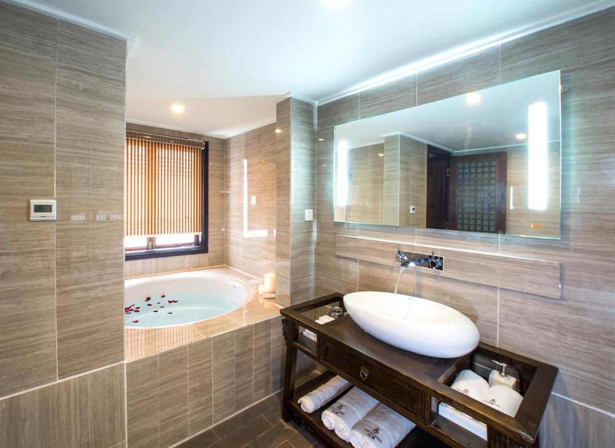 Lijiang Cheriton Hotel Bagian luar foto